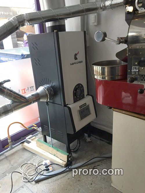 COFFEEBOB 咖啡烘焙机 无烟无味 后燃机 安装案例 - Hizurana 猫 CAFE咖啡店。