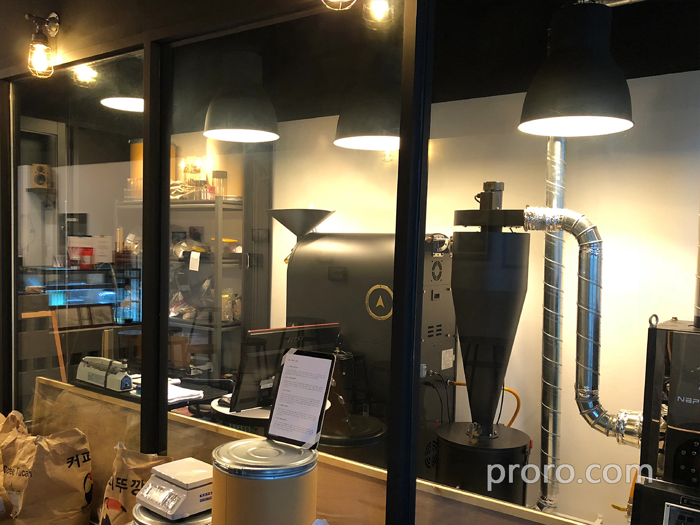 EASYSTER 咖啡烘焙机 咖啡烘焙烟处理 后燃机 安装案例 - Soho Coffee Factory咖啡工作室照片。