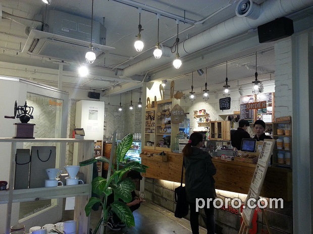 FUJIROYAL 富士皇家咖啡烘焙机 无烟无味 后燃机 安装案例 - 8Street Coffee Roasting House咖啡店