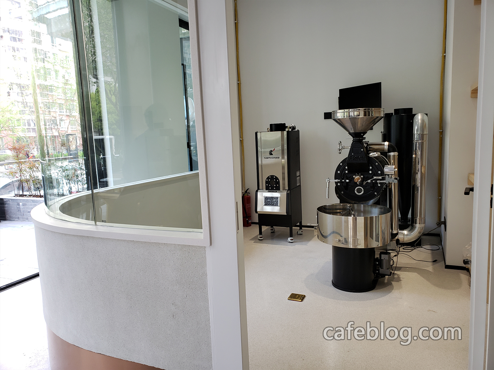 FUJIROYAL 富士皇家咖啡烘焙机 后燃机 安装案例 - 上海逗馆咖啡（1）